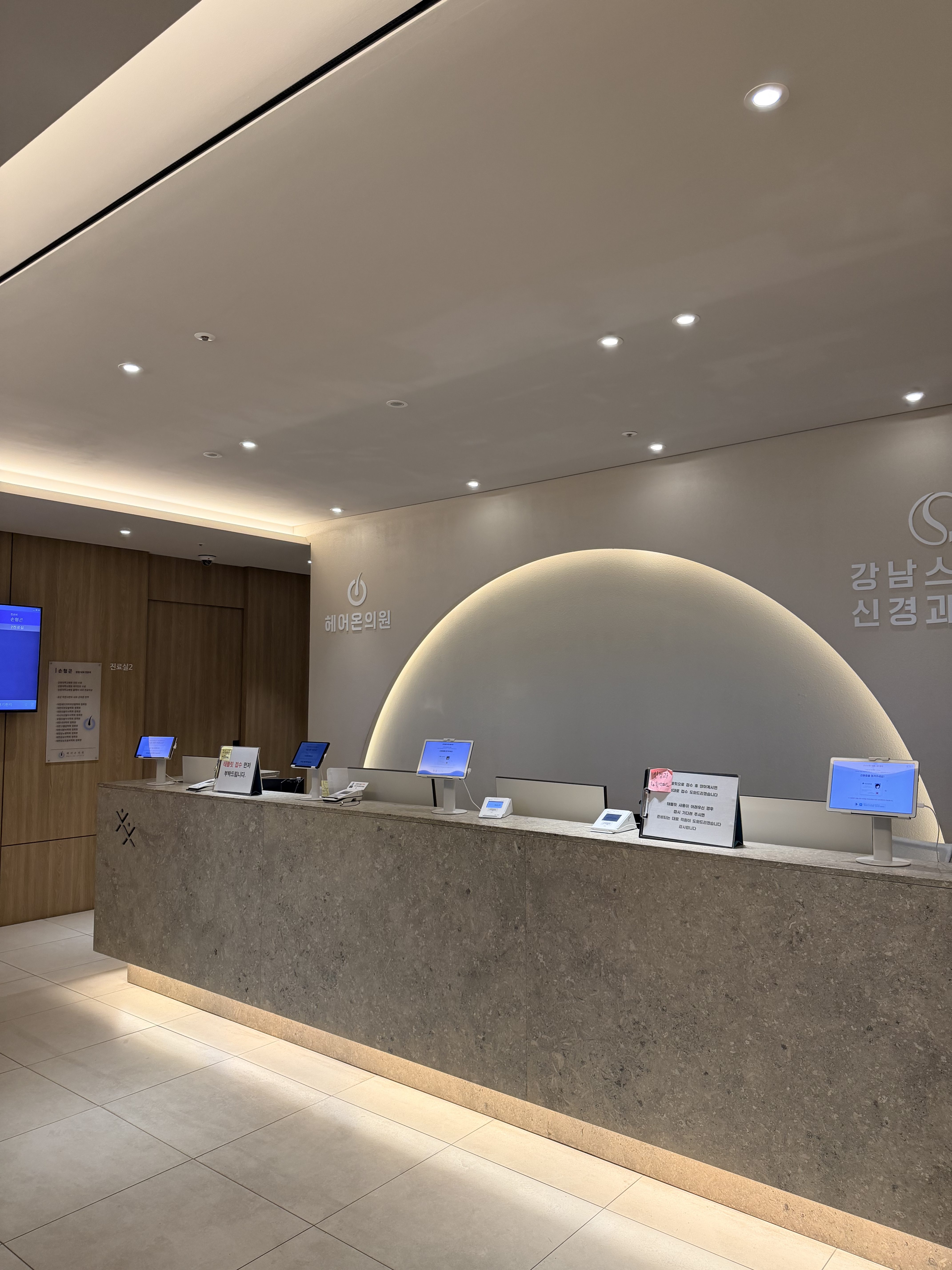 Hair Loss Clinic in Seoul: Same Rules, Foreigner or Not